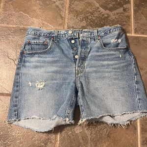 LEVIS 501 mid thigh cut off short 30